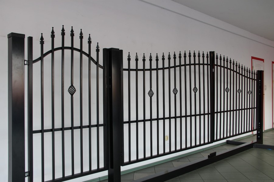 PRZYKŁADOWA REALIZACJA  ZESTAW FURTKA BRAMA DWUSKRZYDŁOWA SŁUPKI AKCESORIA SYSTEM NIKOZJA POLBRAM