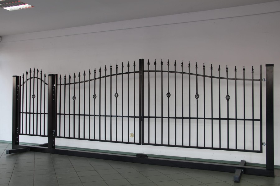 PRZYKŁADOWA REALIZACJA  ZESTAW FURTKA BRAMA DWUSKRZYDŁOWA SŁUPKI AKCESORIA SYSTEM NIKOZJA POLBRAM